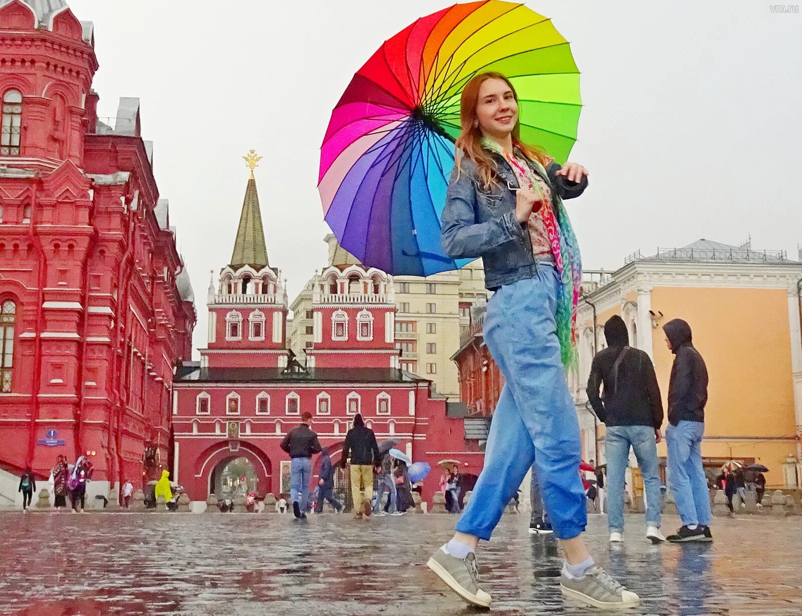 Москва летом 2019. Лето 2019 Москва. Москва лето люди. Холодное лето в Москве. Вечерняя Москва летом.