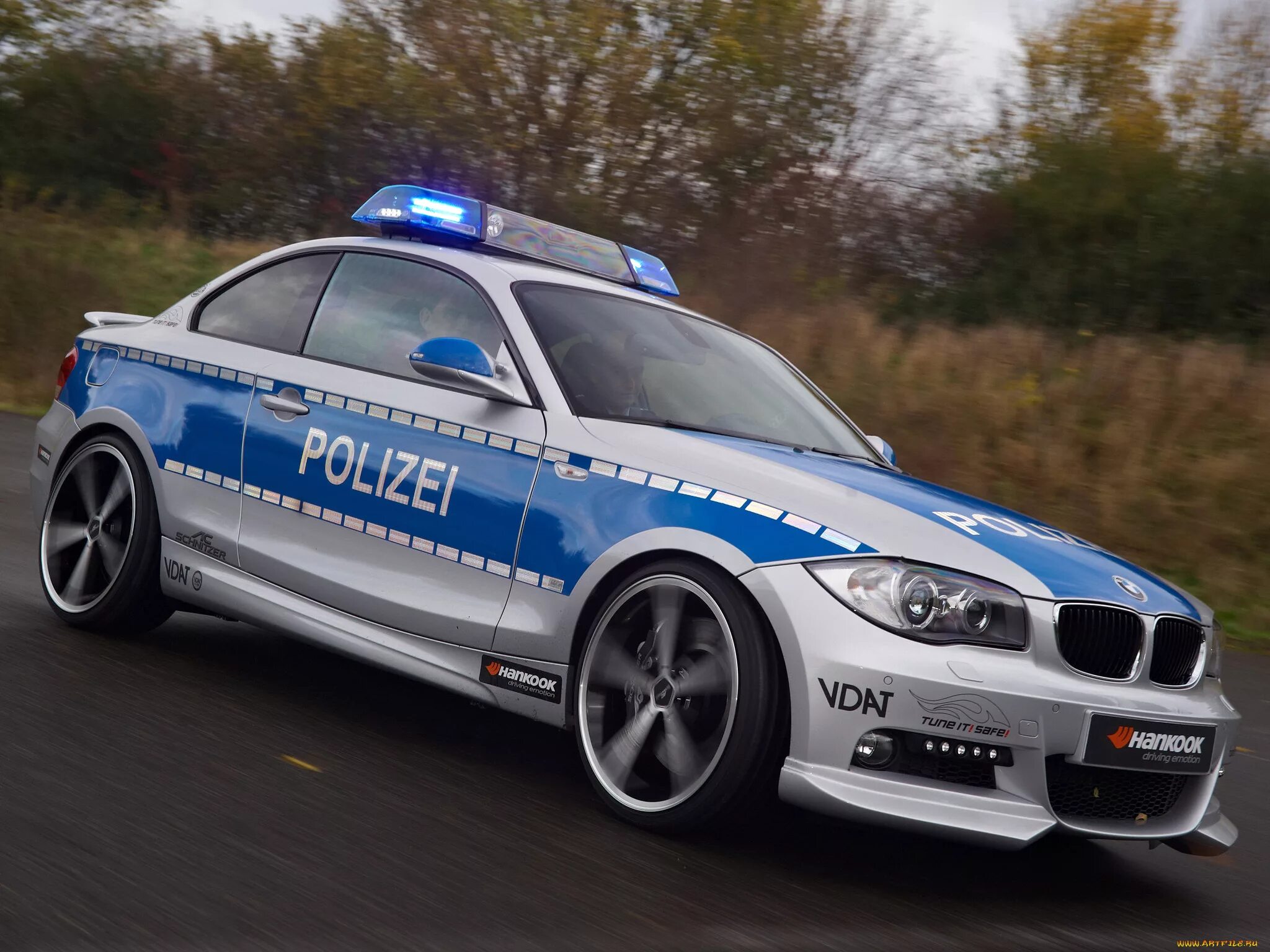 Картинка полиция машина. BMW m3 Police. BMW m1 Polizei. Шницер БМВ. BMW m3 2021 полицейский.