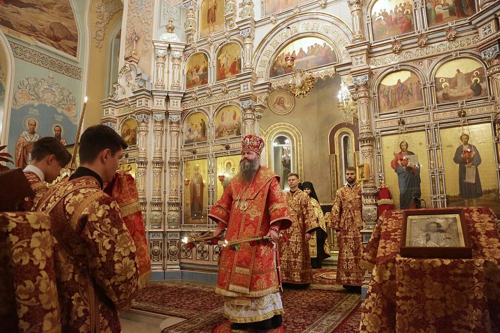 Святые Челябинской митрополии. Свято-Симеоновский храм в Челябинске могила Петра. Челябинские святые празднование. Святые челябинской области