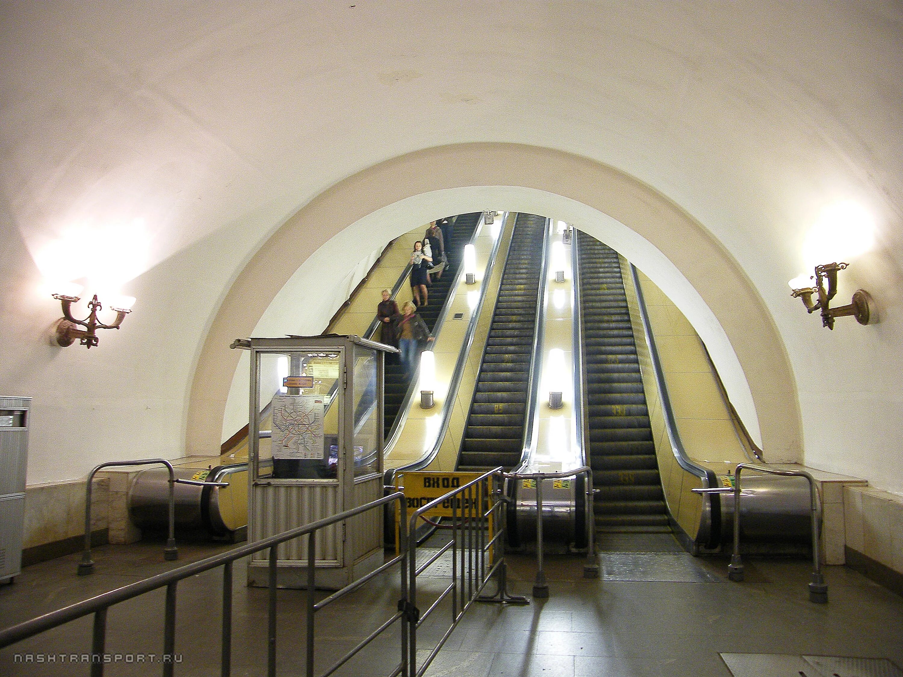 Павелецкая (станция метро, Кольцевая линия). Станция метро Павелецкая Кольцевая. Станция Павелецкая радиальная.