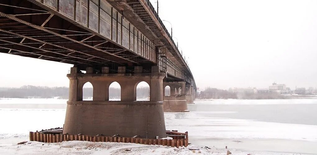 перекрытие ленинградского моста омск. горбатый мост омск. под мостом омск. ленинградский мост омск. метромост омск фото.