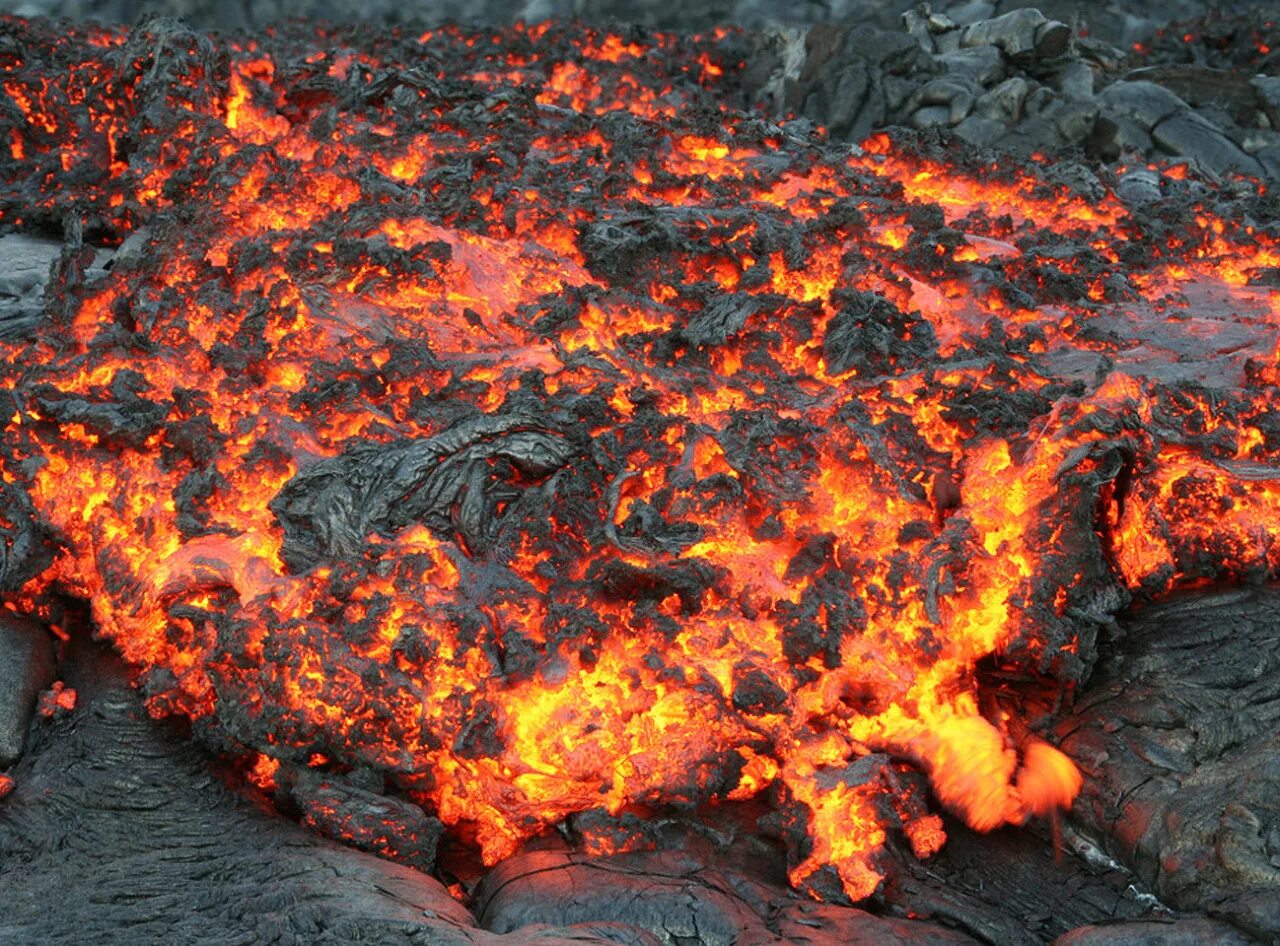 Лава туров. Базальтовая лава. андезитовая лава. pahoehoe_lava = базальтовая лава. lava a4 лава лава.