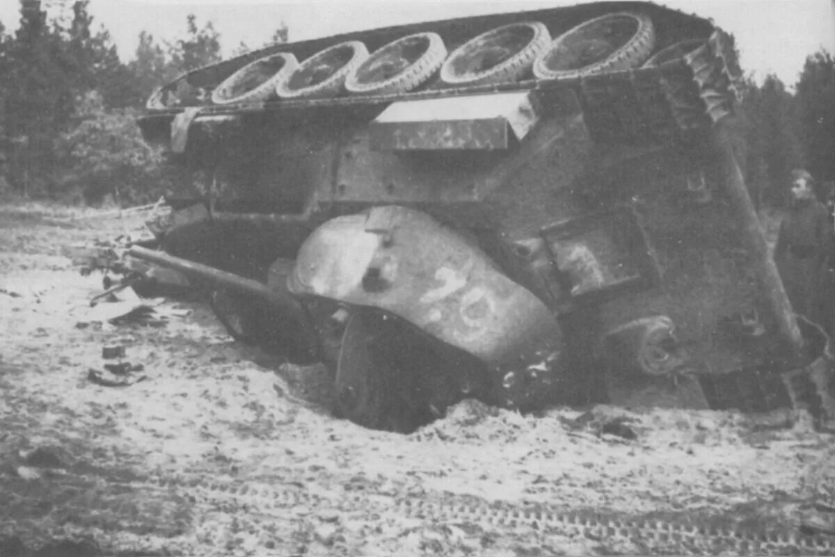 Т 34 76 стз. Т 34 76 1943. Т34 76 стз экранированный. Экипаж танка т-34. Т-34 перевернутый.