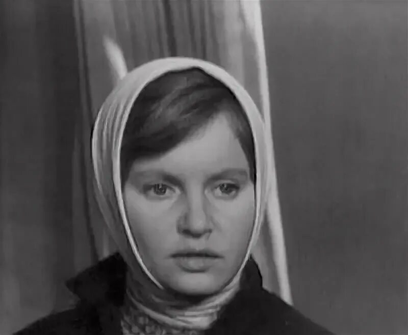 Stills - Ona rodilas v sorochke
