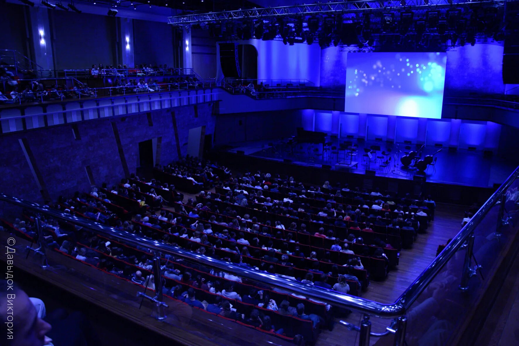 The Omsk philharmonic hall will transfer to Luhansk People's Republic suits and 