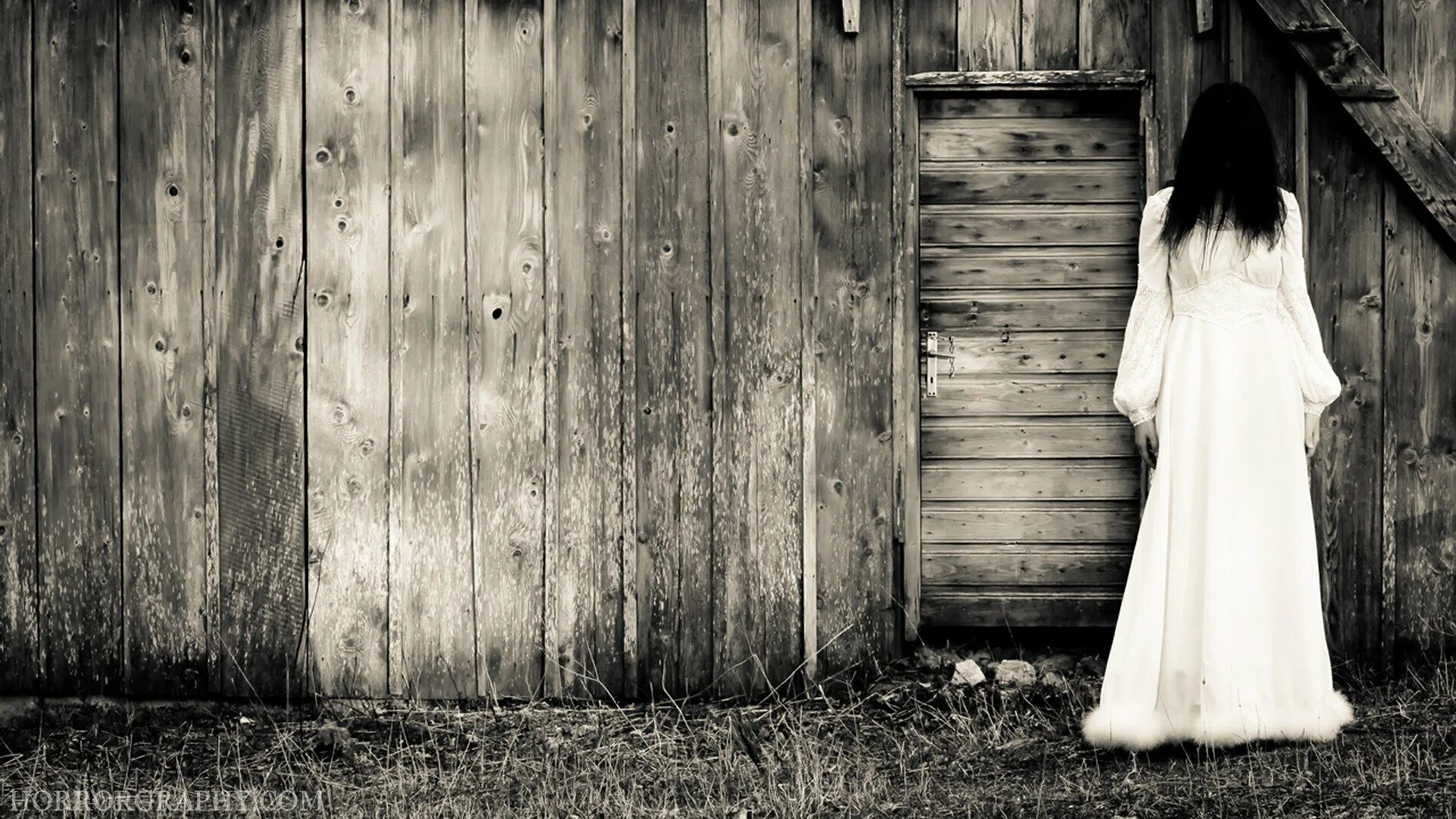 к чему снится девушка в черном платье