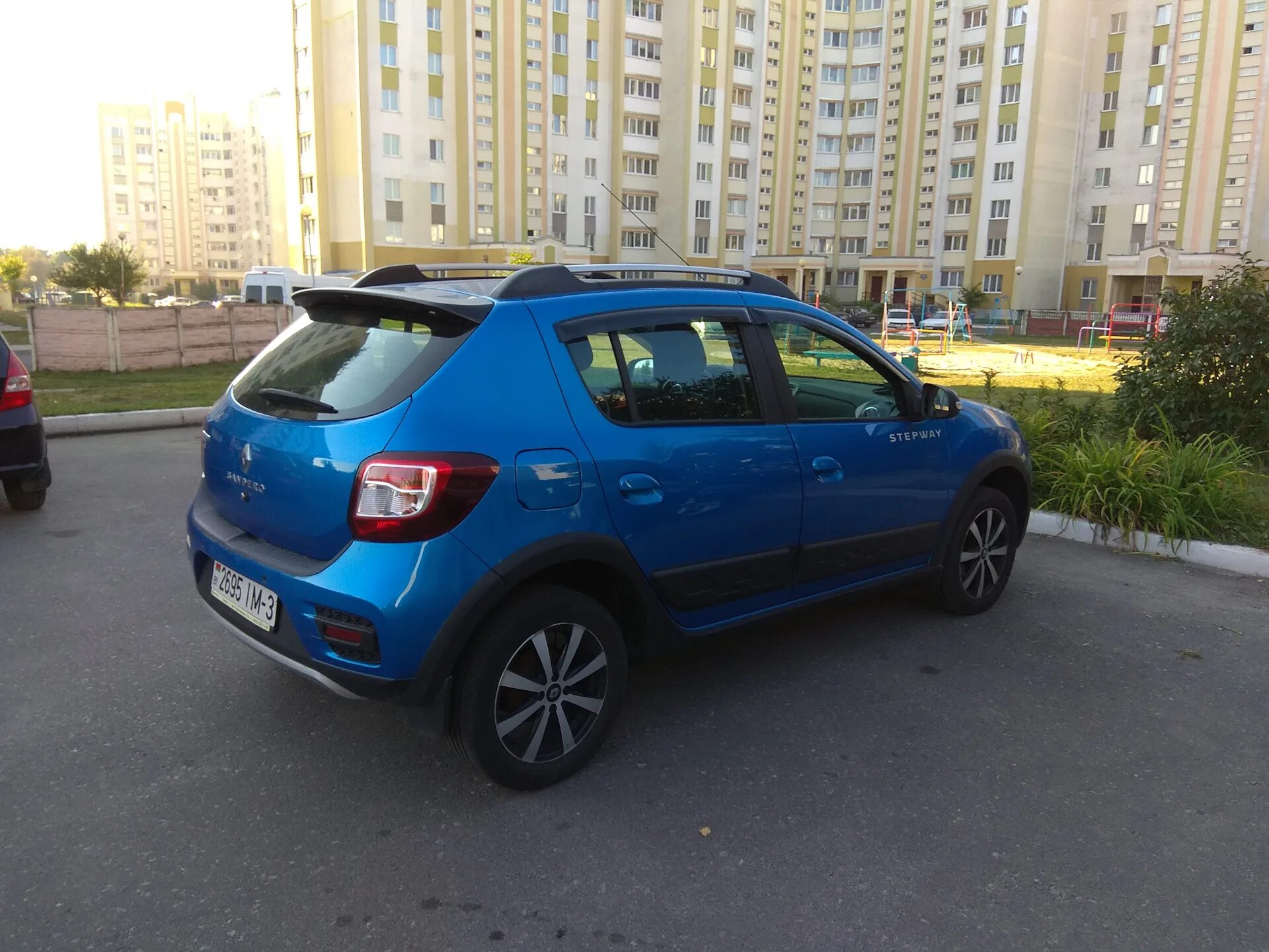 Renault сандеро степвей 2. Спойлер на рено сандеро 1 поколения. Рено степвей спойлер. Рено степвей спойлер. Рено степвей спойлер.