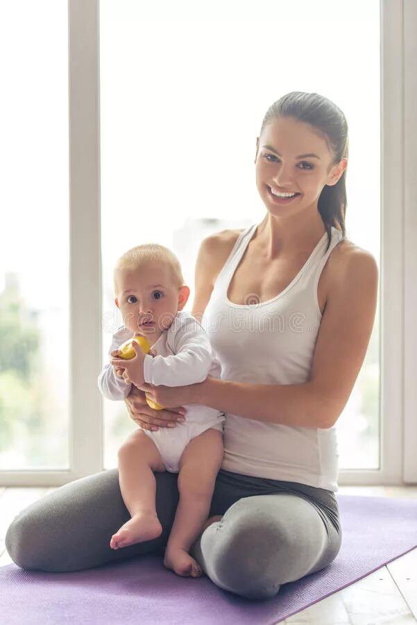 Спортивная мама. Спортивная мама с ребенком. Фото спортивная мама с малышом.