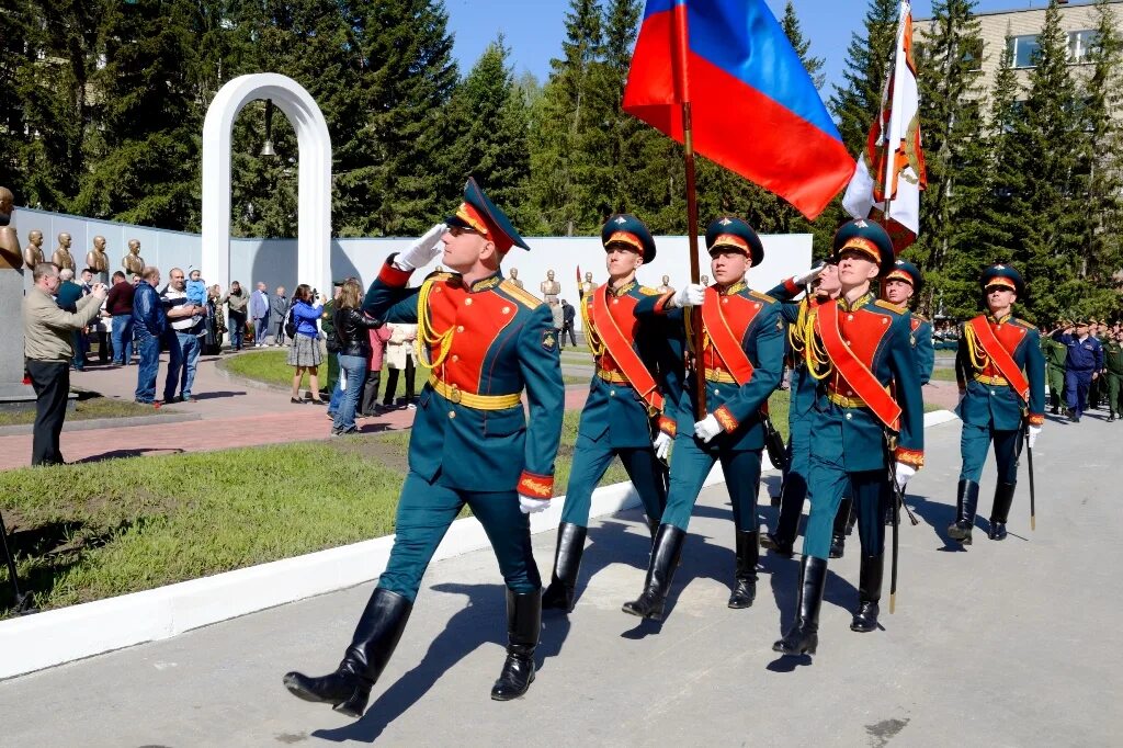 Нввку сайт училища. НВВКУ Тырнов. НВВКУ Гук. Высшее военное командное училище в Новосибирске. Новосибирское высшее военное командное училище выпускники.