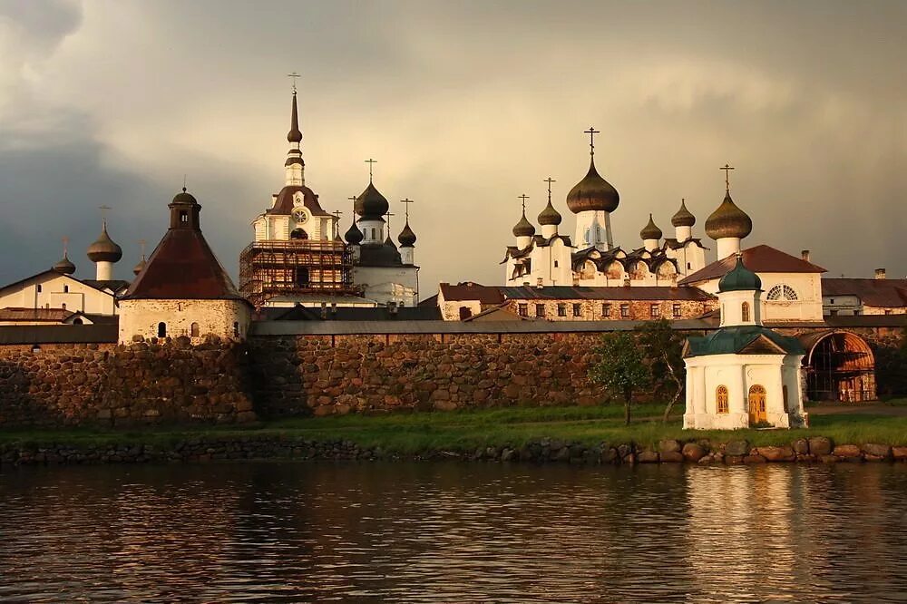 Спасо-Преображенский Соловецкий монастырь. Преображенский монастырь на Соловецких островах. Спасо-Преображенский монастырь Соловки. Спасо Преображенский Соловецкий монастырь Архангельская область. Соловецкие острова святыни