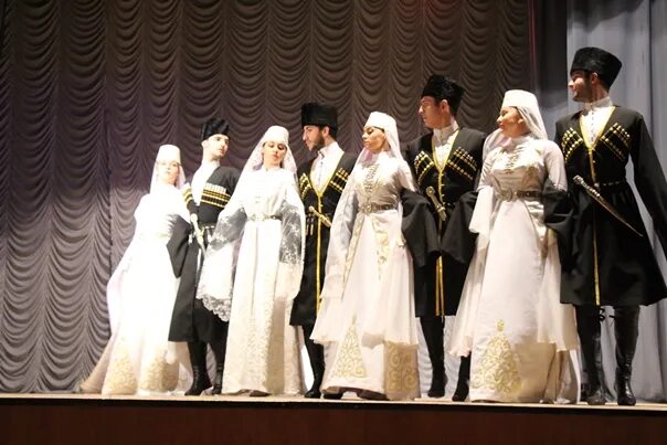 Хонга кафт. Осетинский ансамбль симд. Хонга кафт. Осетинский танец хонга. Ансамбль симд южная осетия.