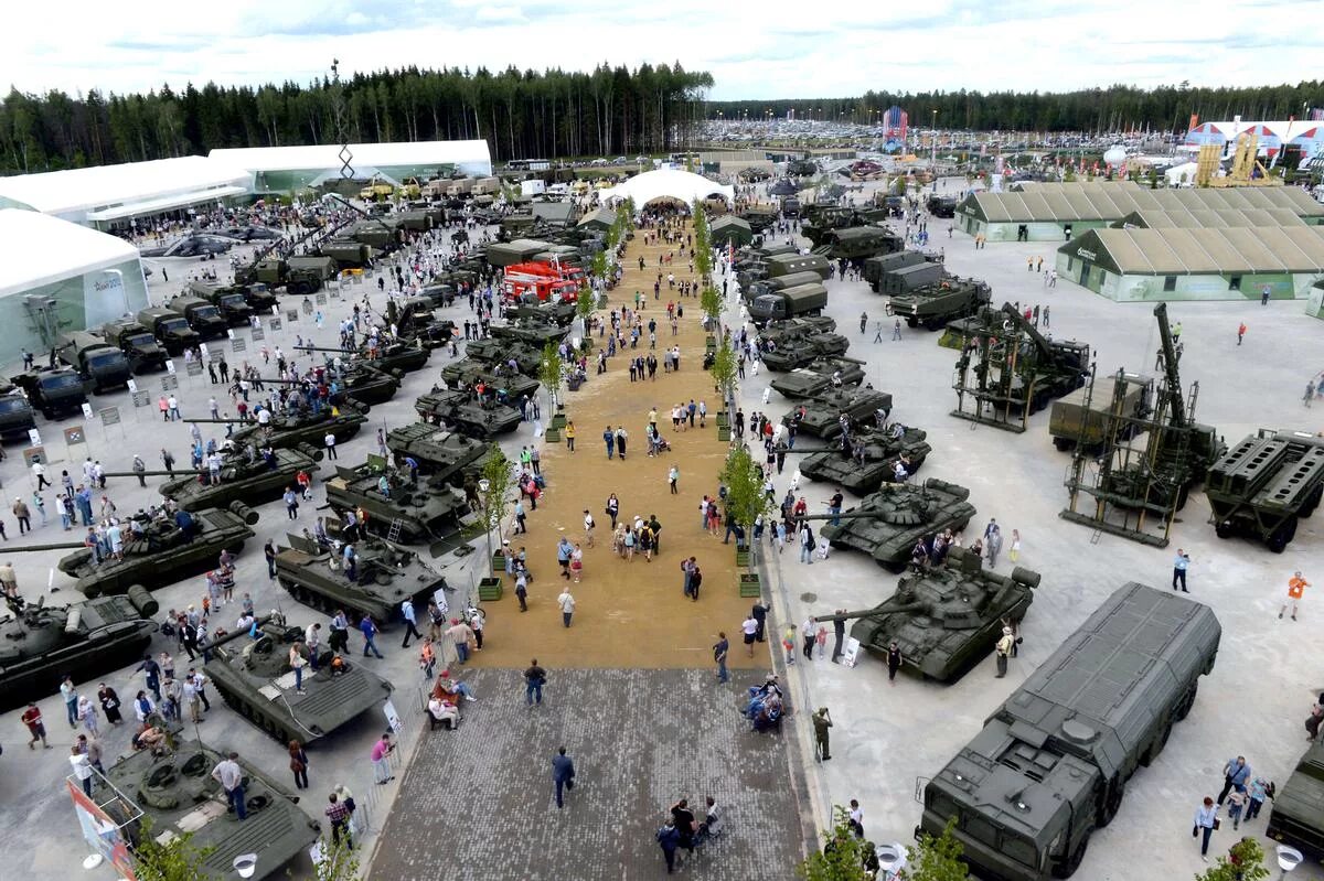 Стт expo 2022. Парк победы музей военной техники. Техника на параде победы 2021. Выставленная техника в москве. Парад военной техники на красной площади 9 мая.