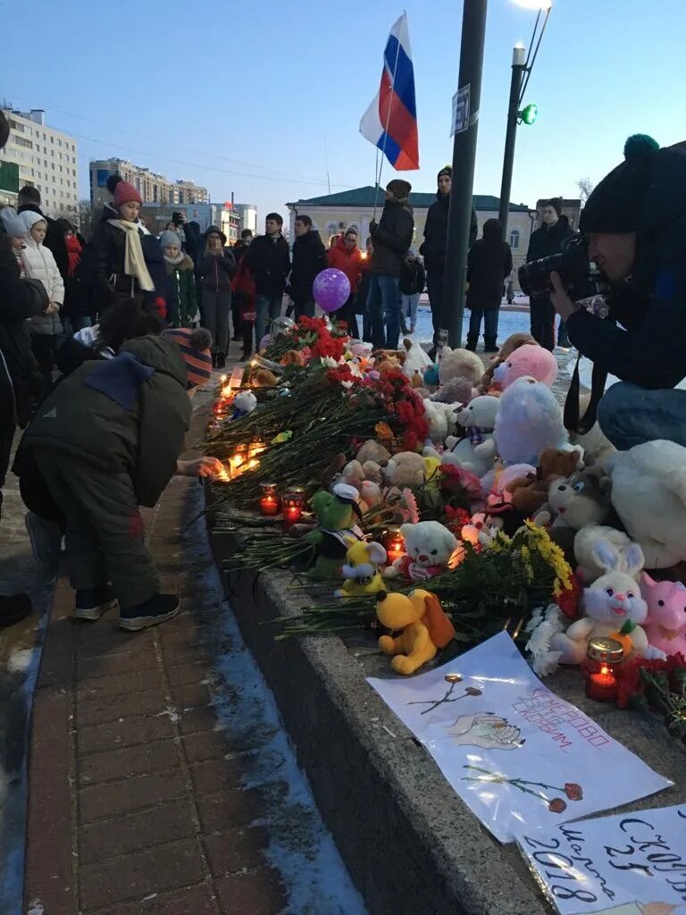 Какого числа сгорела зимняя вишня в кемерово. Кемерово 25.03.2018 зимняя вишня. Зимняя вишня Кемерово 2018. Трагедия в Кемерово в ТЦ зимняя вишня. Зимняя вишня Кемерово сейчас 2023.