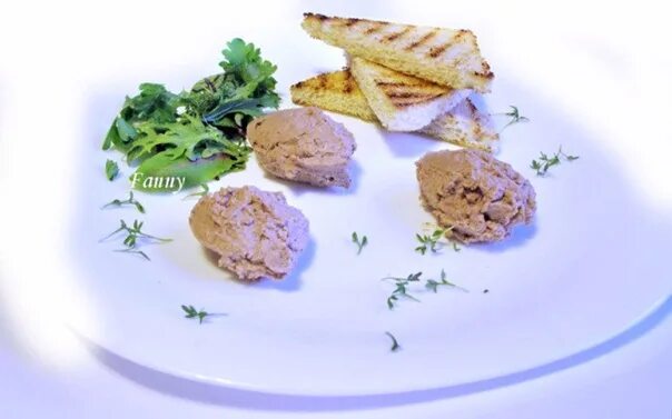 Паштет с трюфелем. Закуски с трюфельным маслом. трюфельный паштет. кнели из паштета. паштет из трюфелей.