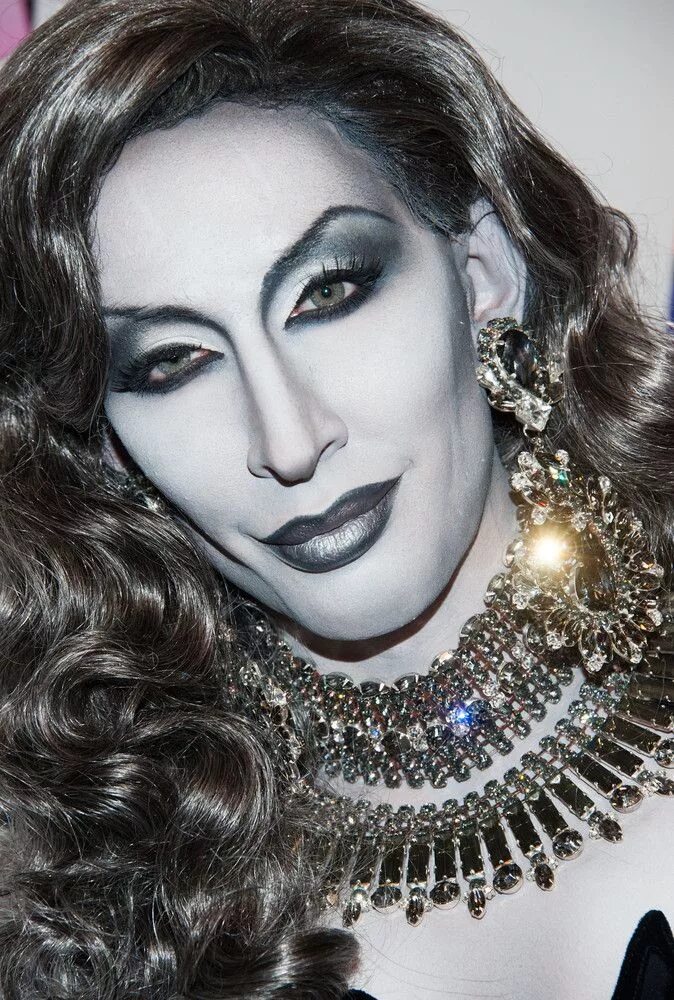 To drag up. Detox drag queen. драг квин макияж. травести макияж.