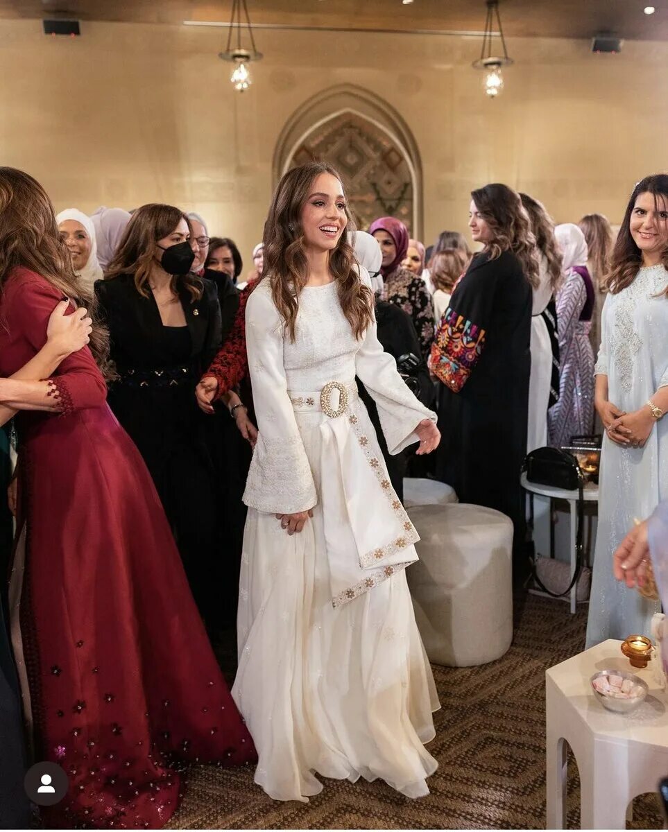 Принцессы выходят. Свадьба принцессы Иордании Иман. Королева Иордании Рания свадьба. Принцесса Иордании 2023. Иорданская принцесса Иман.