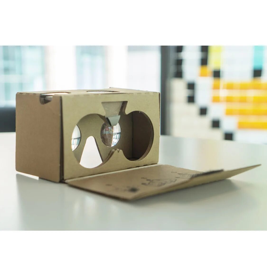 Qr vr очков. Google VR очки. Картонные очки виртуальной реальности. Виртуальные очки Google Cardboard. Упаковка для очков из картона.