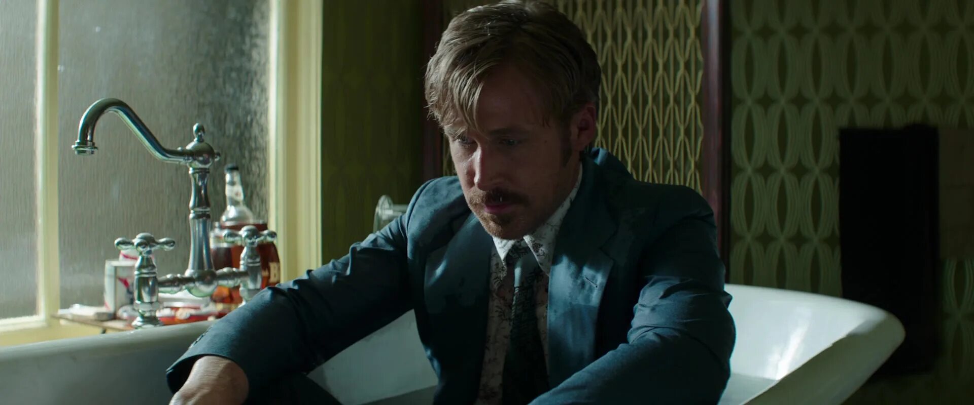 Холланд Марч славные парни. Гослинг славные парни. Ryan Gosling славные парни. Славные парни с Райаном Гослингом. Славный парень это