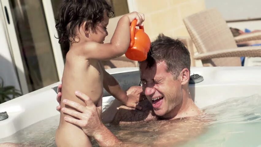 Молодой сын в душе. Bath dad видео без названия. Is it normal to Bath with son. Bath dad cock .avi.