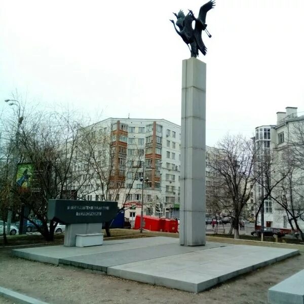 Памятник жертвам норд-оста в москве. Памятник на дубровке норд-ост. Дубровка памятник. Дубровка памятник. Норд-ост памятник погибшим.