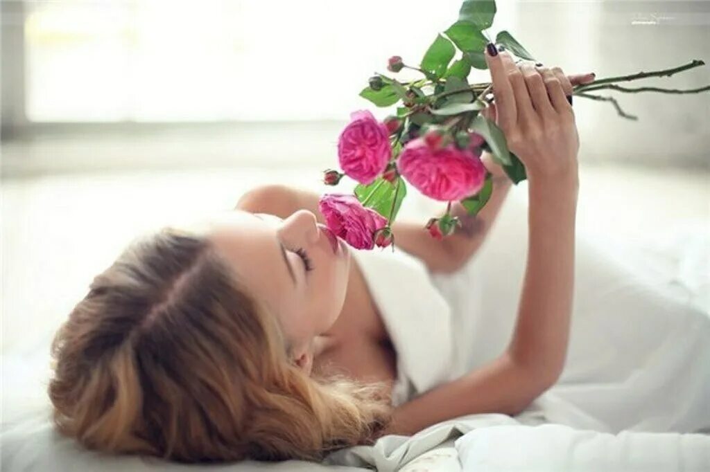 счастливая женщина. человек достоин счастья. ты достойна счастья. ты достойна счастья. внутренняя свобода.