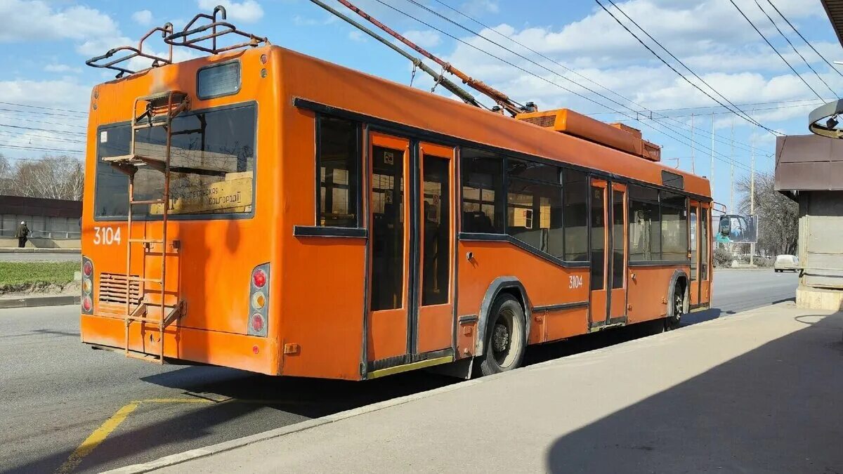 Зиу-682г-016 нижний новгород. Троллейбус оранжевого цвета. Первые нижегородские троллейбусы. Элек троллейбус нижний новгород будут ездить. Троллейбус зиу 682 кр иваново нижний новгород.