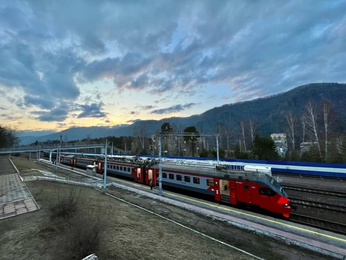 Электропоезд дивногорск красноярск. Красноярская железная дорога. красноярская железная дорога направление. электричка красноярск уяр. электропоезда.