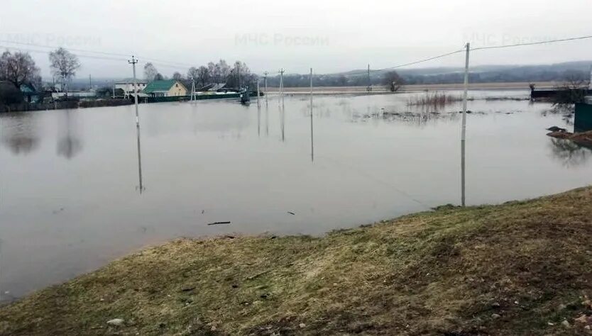 Подъем воды в протве. Обнинск Протва наводнение. Уровень воды в Протве Обнинск. Наводнение Протва оболеникое Калужская область март2023. Высокиничи Жуковский район Калужской области.