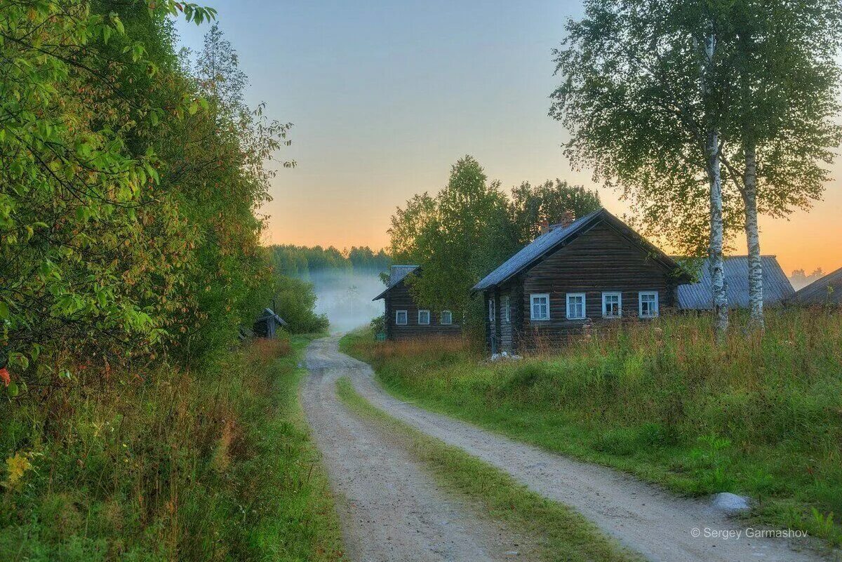 Савеловская глухомань. Полустанок в глуши. Дорогами глухомани. Сосновый лес изба скит торжок. Дорогами глухомани.