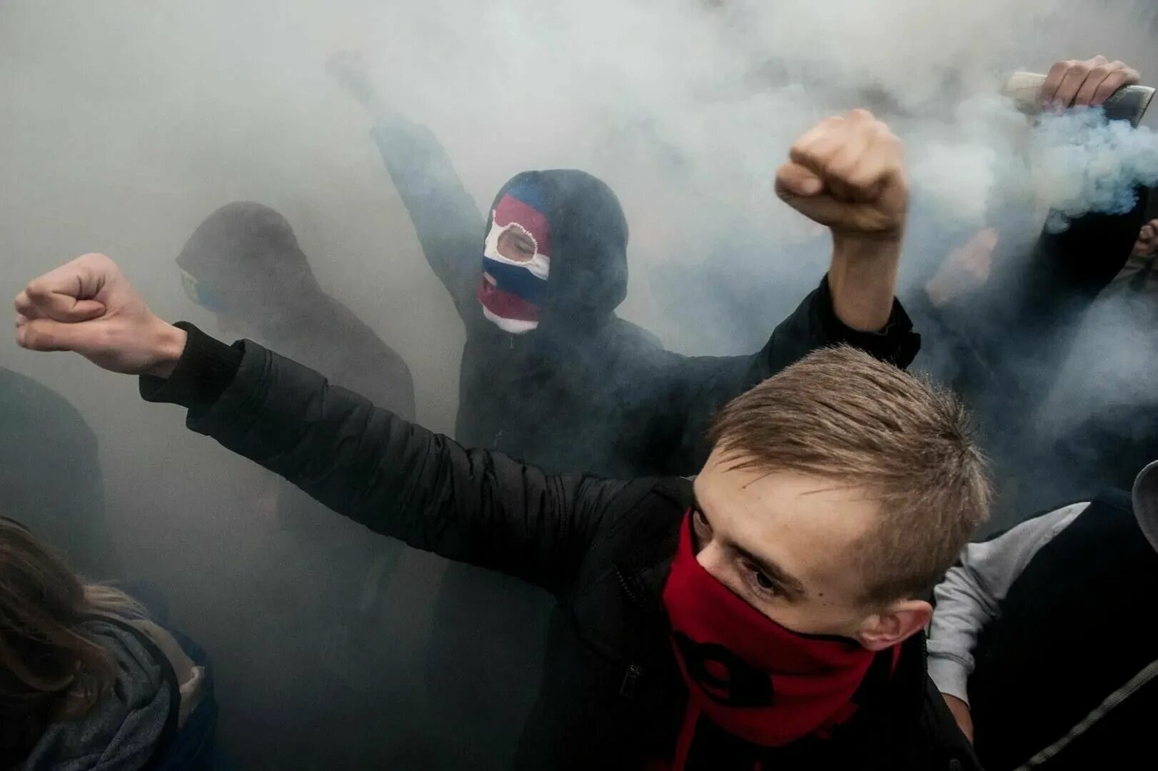 Причины политического экстремизма. Экстремизм в молодежной среде. Экстремизм. Национальный терроризм. Экстремизм.