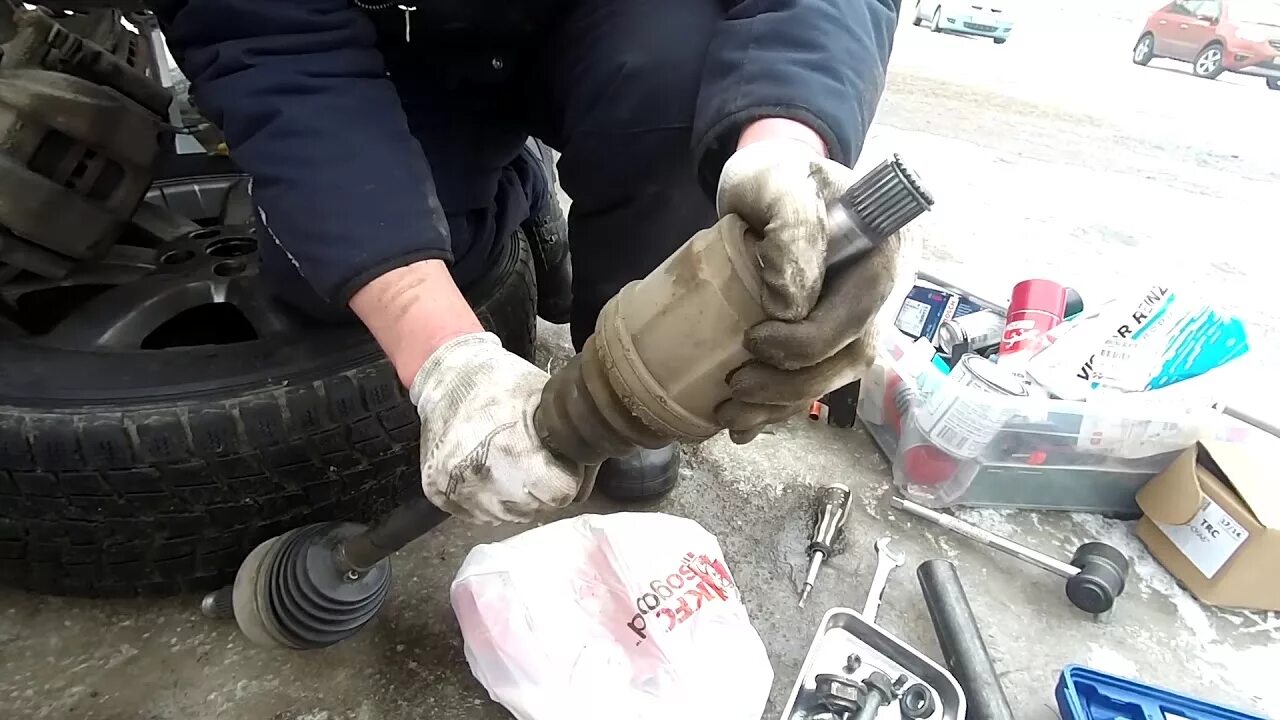 Замена наружнего шруса honda cr-v rd4. Пыльник шрус хонда срв 3. Замена шруса хонда срв 3. Замена пыльника шруса заднего хонда срв 3. Хонда цивик 4д замена пыльника шруса.