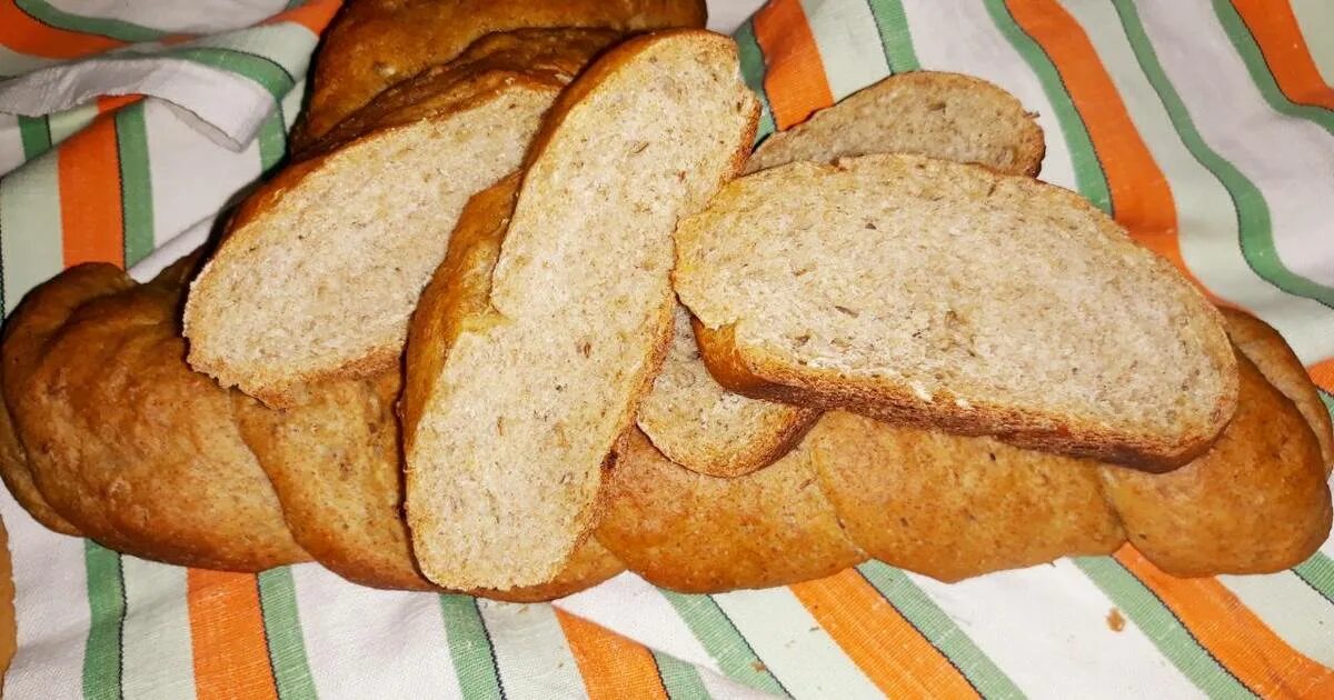 Хлеб из отрубей в духовке. Хлеб из ржаной муки с отрубями в духовке. Пшеничный хлеб с тмином. Серый хлеб с отрубями. Овсяный хлеб с отрубями.