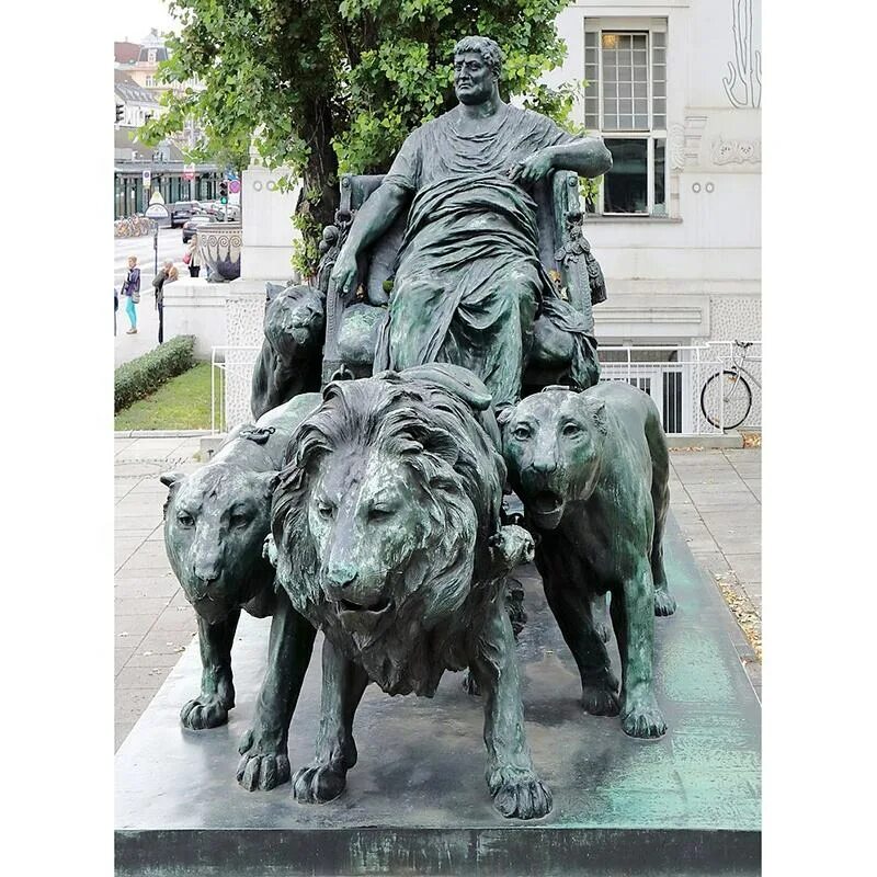 Лев вена. Марк антоний вена львы. марк антоний памятник в вене. mark памятник львов. два льва памятник.
