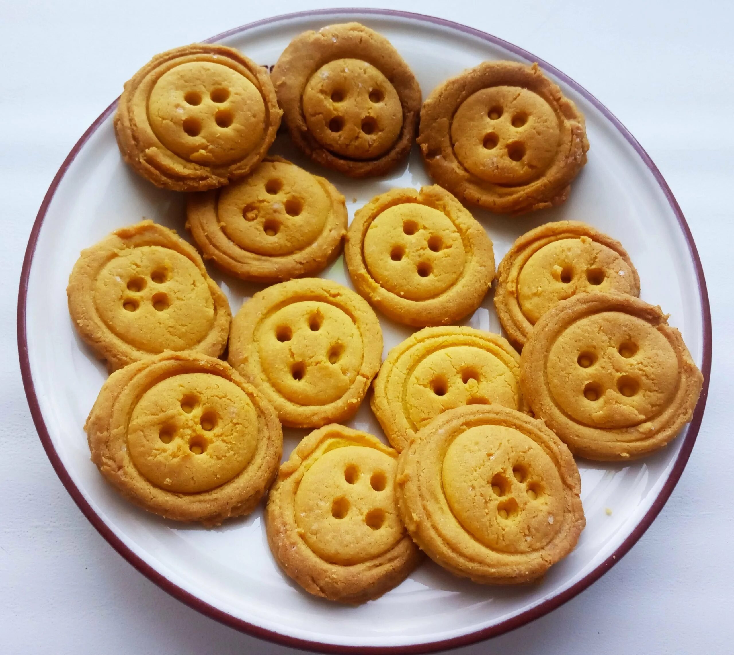 Сахарное песочное печенье. Печенье годовалому. Сахарное печенье для детей. Печенье для детей. Песочное печенье фигурное.