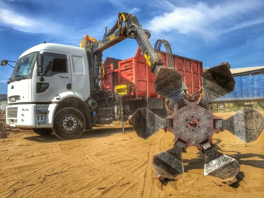 вывоз металлолома. Palfinger велмаш vm10l74m. ломовоз камаз с манипулятором. ломовоз грузит металл. гидроманипулятор палфингер эпсилон.