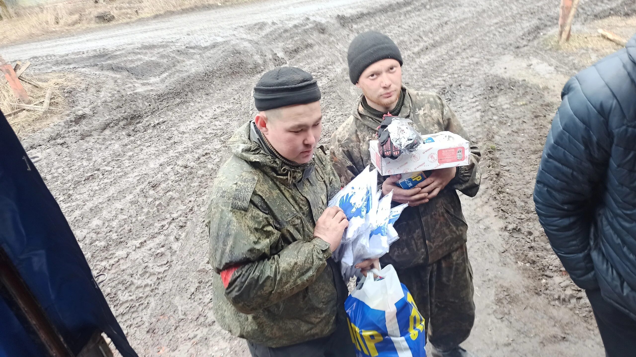 Новости с фронта правда. ЛДПР Курск встречают солдат. Активисты ЛДПР. ЛДПР встречали солдат под Курском. Бойцы Северный фронт.