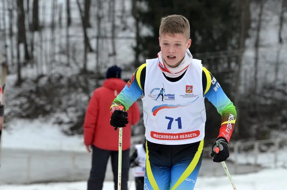 селезнев иван лыжные гонки. лыжня россии 2023 москва. иван анисимов лыжник. лыжня россии 11 февраля 2023 планерная. лыжный марафон старт.