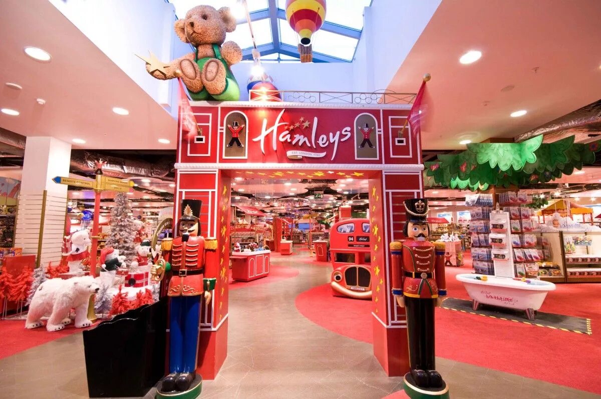 Hamleys london. Хамлес магазин игрушек Лондон. Hamleys магазин игрушек в Лондоне. Хамлес магазин в Лондоне. Хамлис детский магазин игрушек Англия.