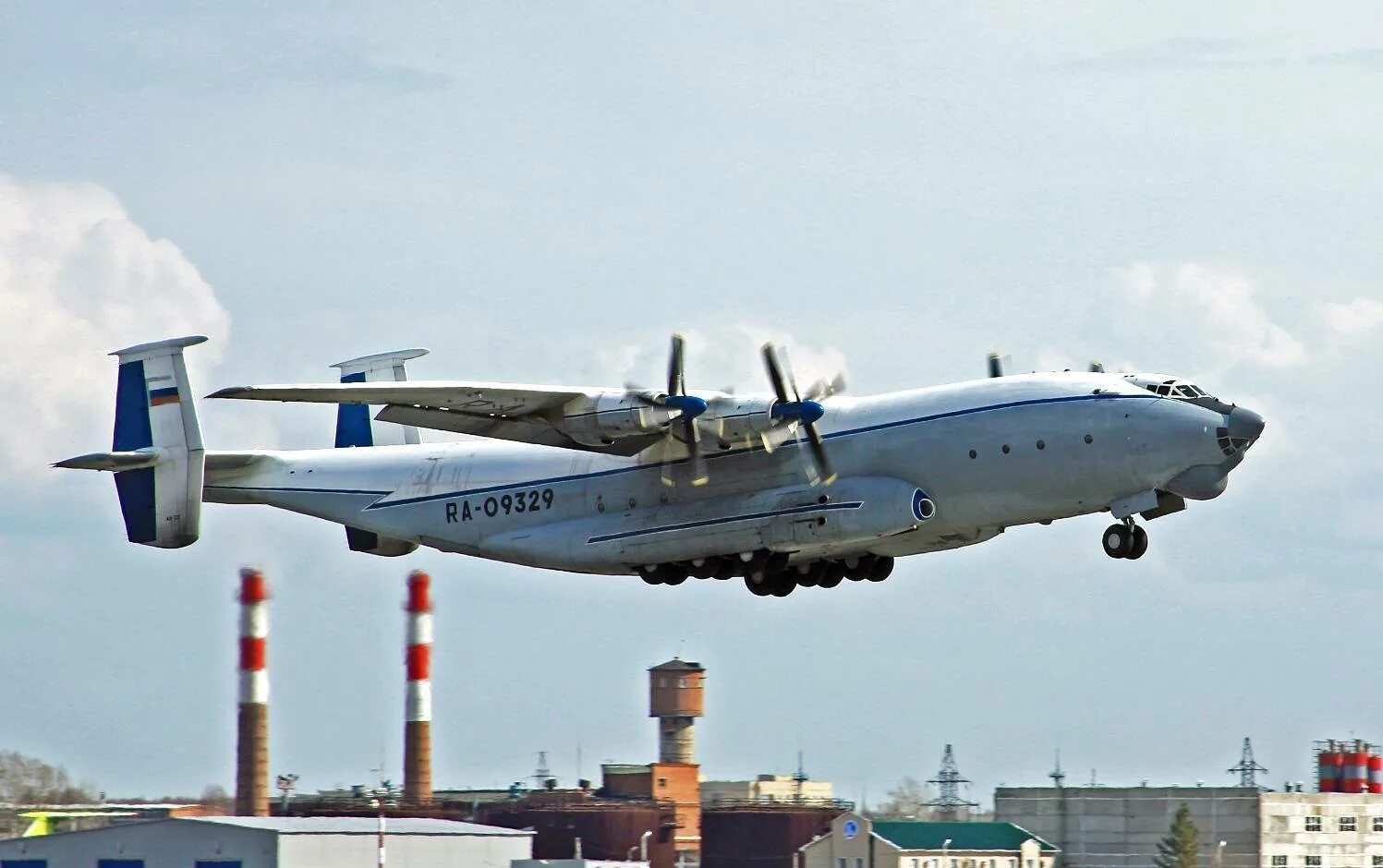 Первые грузовые самолеты. Самолёт Антей АН-22. Тяжёлый военно-транспортный самолёт АН-22 («Антей»). АН-22 Антей СССР. Антонов АН-22 Антей.