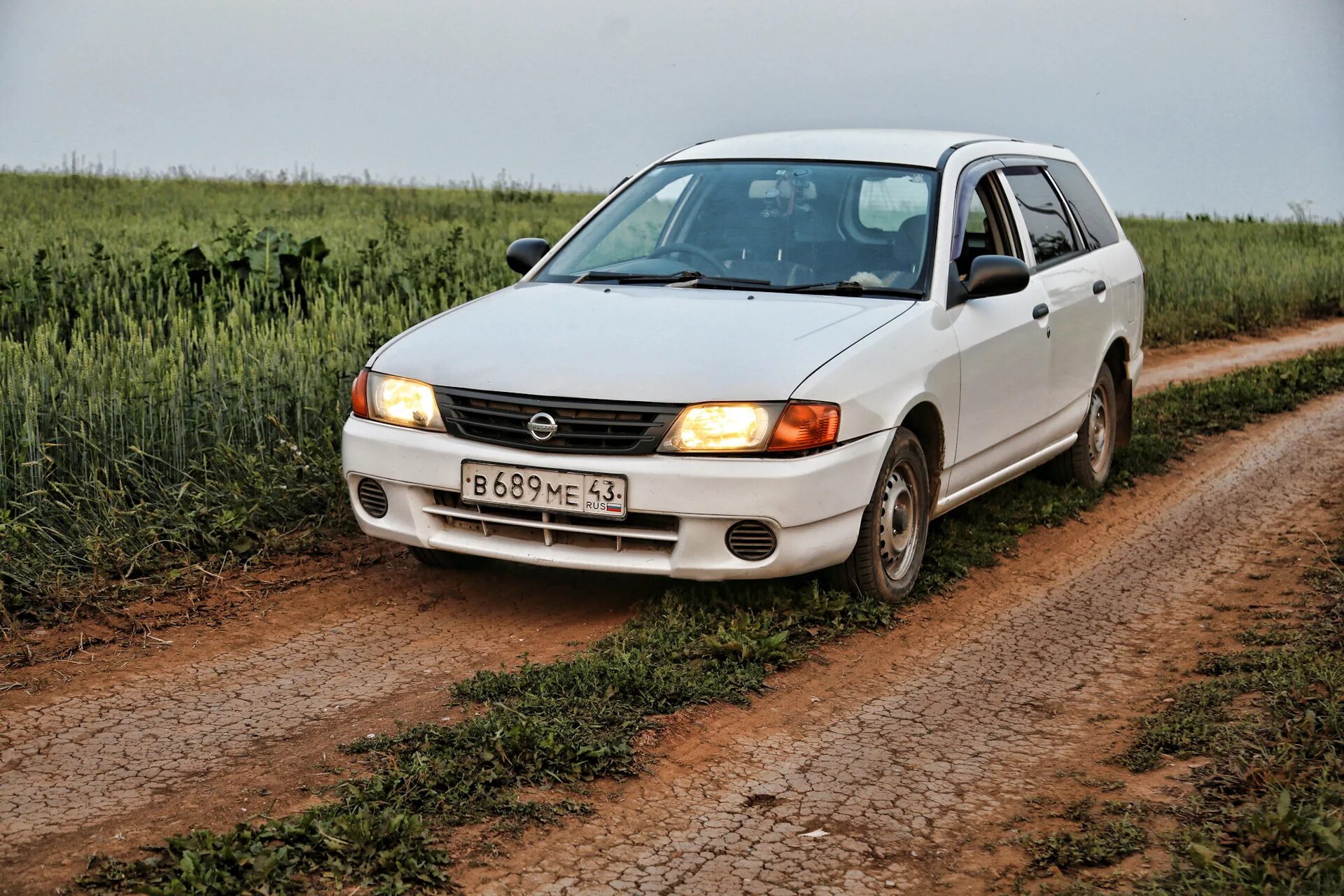 Ниссан 2000 года выпуска. Nissan ad y11. Nissan ad II. Nissan ad 2000. Ниссан ад 12.