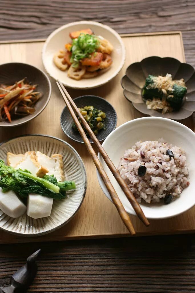 Японская домашняя кухня. Японская еда. Японский обед. Традиционные японские блюда. Кухня Японии.