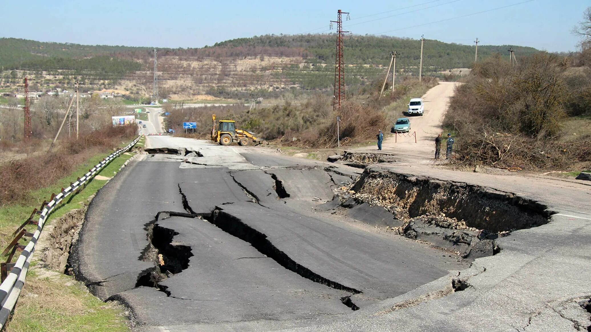 Крым разрушают. Село поворотное Севастополь. Оползень в Алуште. Оползни в Крыму 2023. Севастополь дороги.