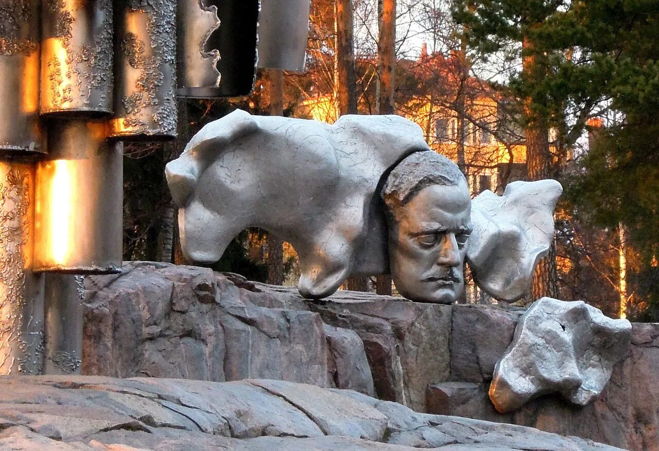 Памятник в хельсинки. Памятник Сибелиусу в Хельсинки. Памятник яну Сибелиусу. Памятник композитору яну Сибелиусу.
