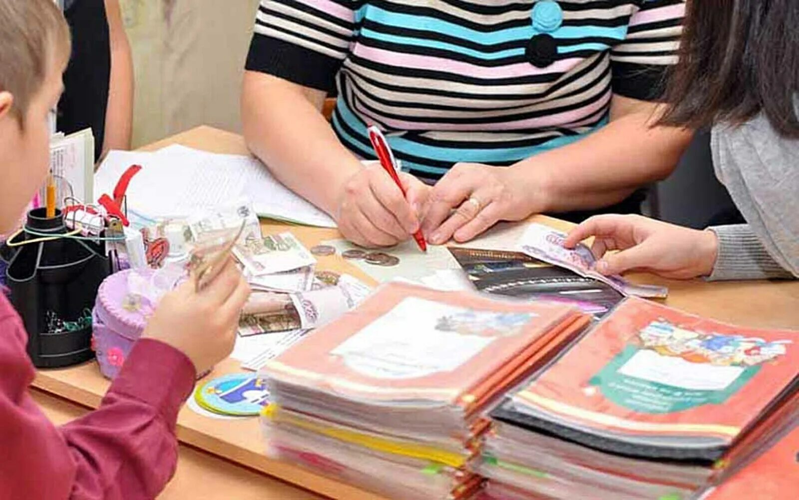 Родительские деньги в школе. Сбор денег в школе. поборы в садике. поборы в школе. поборы в школах и детских садах.