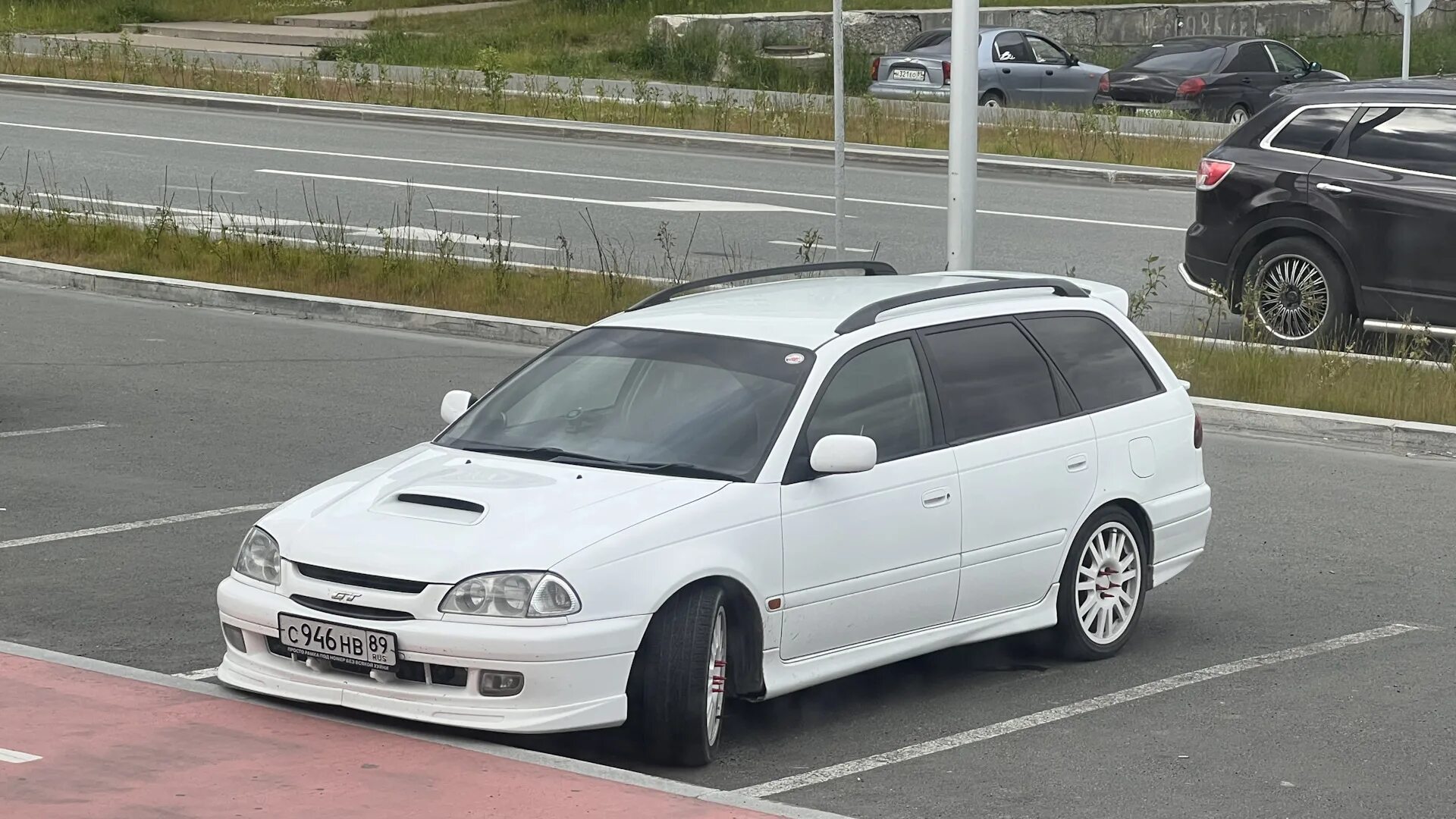 Тойота калдина поколения. Caldina 210. Caldina 210 вишня. Toyota Caldina Wagon Interior. Caldina 210 линзы.