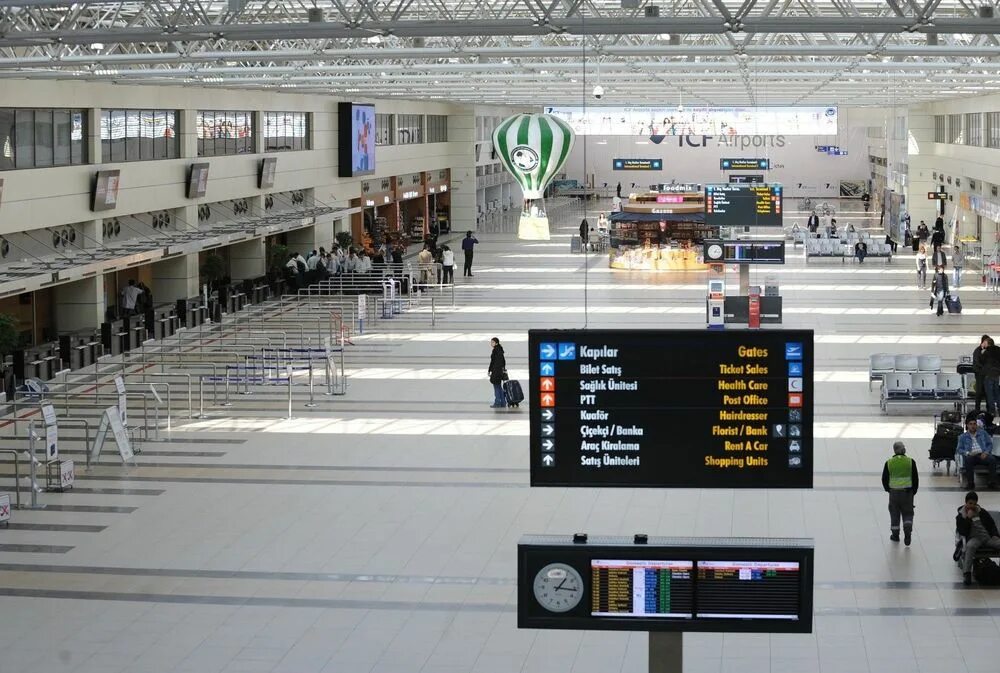 Сколько аэропортов в анталии. Международный аэропорт Анталия. Аэропорты Турции международные. Аэропорт Анталия в Турции. Аэропорт Международный Анталья 2.