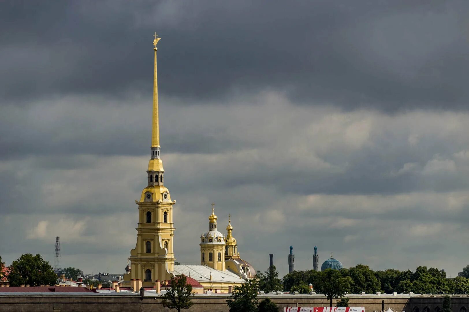 Петропавловская крепость в санкт петербурге режим работы. Петропавловская крепость головдинов. петропавловская крепость осень. петропавловская крепость у троицкого моста санкт-петербург. петропавловская крепость осенью.