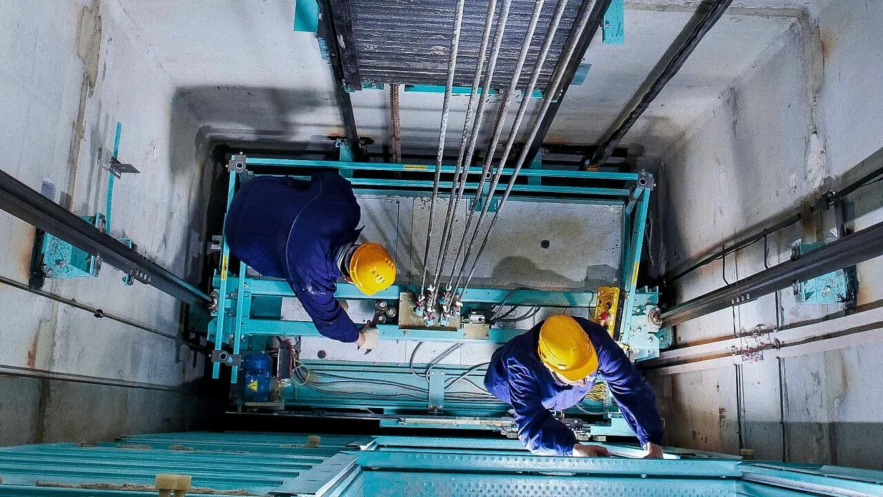 отличия текущего и капитального ремонта. маляр на стройке. монтаж промышленного оборудования. текущий ремонт рк. капитальный ремонт мкд брошюры.