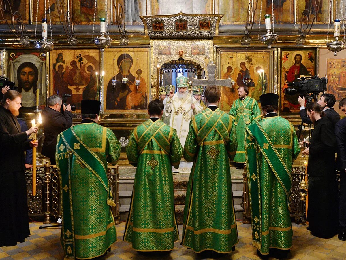Всенощное бдение святому. Всенощное бдение Свято Троицкой Сергиевой Лавры. Песнопения Троице Сергиевой Лавры. Песнопение о Сергии Радонежском. Всенощная это.