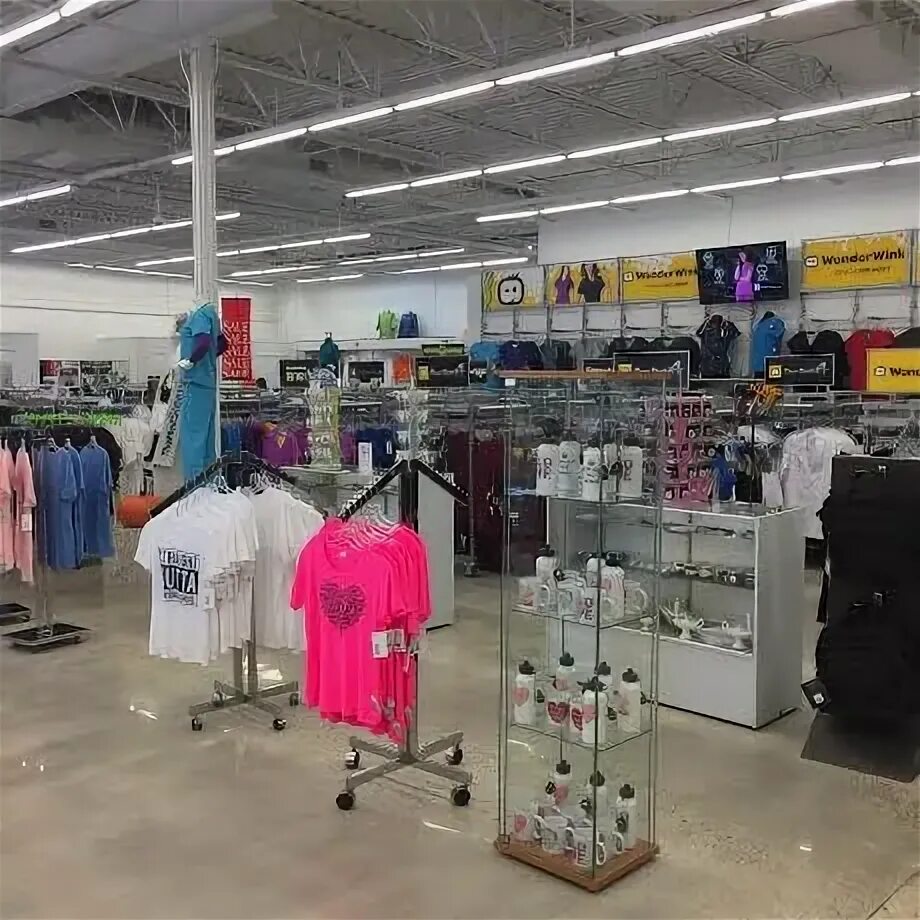 Спецодежда уфа. Военторг одежда. Магазин спецодежды. Магазин военной формы. Военторг.